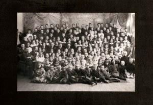 The First Lithuanian Gymnasium in Vilnius (pupils and founders), ~ 1915, photograph, 19,9 x 30, pasted on cardboard 34,5 x 44,2, studio of Alek- sandras Jurašaitis (stamp AD)