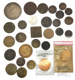 Sada různých mincí - mimo jiné: mince Szeląg Zakon Krzyżackiego (kopie Polské lidové republiky); mince 10 Złoty Tadeusz Kościuszko (1960) ; korunový tolar Jan III Sobieski (kopie) ; Trzeciak Siemowita IV (kopie); žeton Long John McDonald 1796 - 1856, měď;