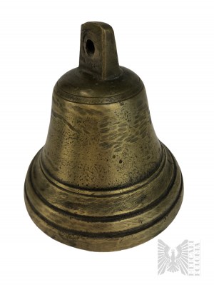 Cinque campane antiche in ottone di varie dimensioni