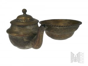 Geschirrset: Kleine Teekanne mit Teekanne, verschiedene Sets von Metalltassenhaltern, Metalltablett, Gebäckmesser