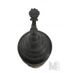 Kufel Ceramiczny z Pokrywą, Relief ze Sceną Rodzajową; Sentencja “In Durstiger Mitt, All Sorgen Quitt”