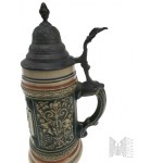 Kufel Ceramiczny z Pokrywą Cynową, Płaskorzeźba ze Scenką Rodzajową