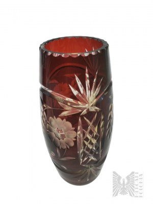 Rubínovo farbená krištáľová váza