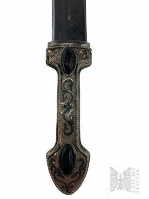 Starý ozdobný rytiersky nôž s ozdobnou rukoväťou a pošvou