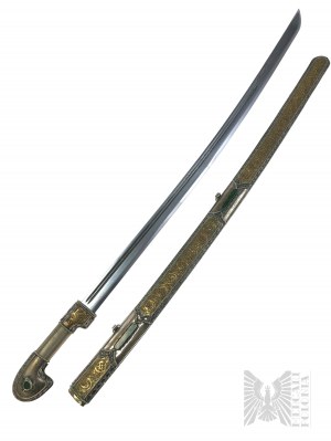 Ancien sabre Shashka en métal avec poignée décorative et fourreau avec décor filigrané et motif végétal