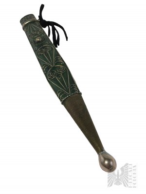 Starý ozdobný kovový nůž s bohatě reliéfní rukojetí a pochvou