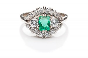 Ring with emerald and diamonds XX/XXI century.