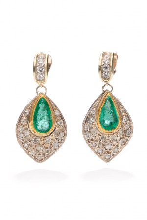 Boucles d'oreilles avec émeraudes et diamants 2e moitié du 20e siècle.