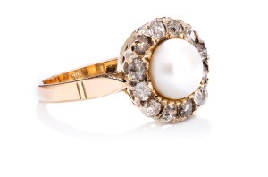 Prsten s perlou a diamantem 2. polovina 20. století.