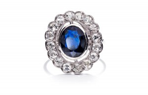 Prsten se safírem a diamanty z 60. let 20. století.