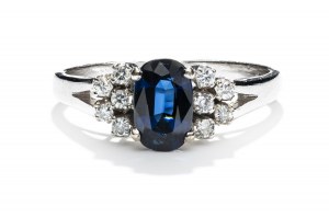 Ring with sapphire and diamonds late 20th century.