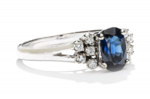 Ring with sapphire and diamonds late 20th century.