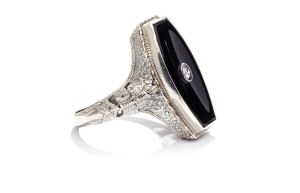 Ring mit Onyx und Diamant Zwischenkriegszeit