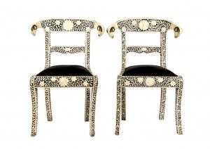 Paar anglo-indische Stühle aus Ebenholz und Knochen