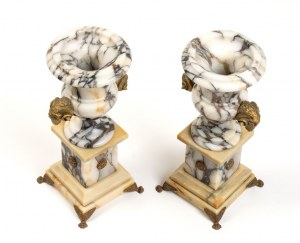 Coppia di piccoli vasi italiani in marmo Gran Tour