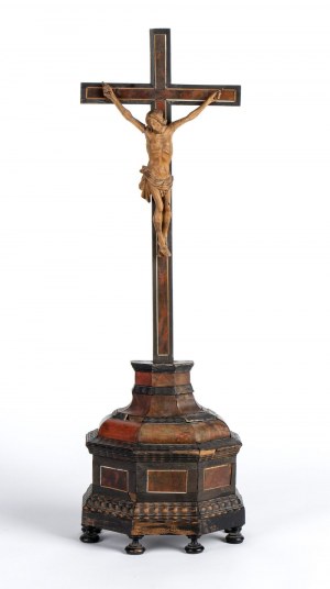 Crucifix italien en bois et en écaille