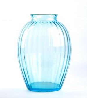 CARLO MORETTI - MURANO Murano, 1934 - 1984, CARLO MORETTI - MURANO Murano, 1934 - 1984 Lobed glass vase in tones of blue