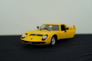 LAMBORGHINI MIURA '76/'77 DARČEK VEDENIU LUCIO DALLA, MIERKA 1:18