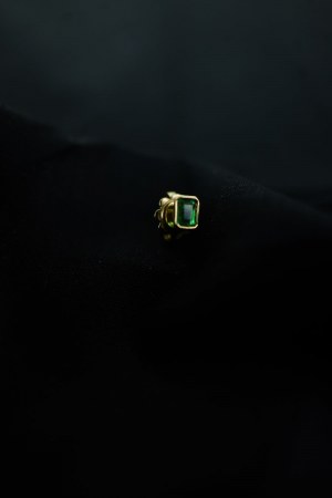 PERSONAL GOLD AND EMERALD EARRING