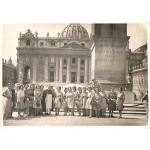Soldiers of the 2nd PSZnZ CORPS in St. Peter's Square in Rome.