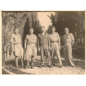 PIĘCIU ŻOŁNIERZY POLSKICH W PALESTYNIE, 1 XI, 1942