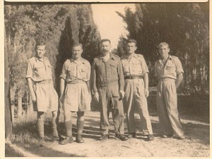 FÜNF POLNISCHE SOLDATEN IN PALÄSTINA, 1 XI, 1942