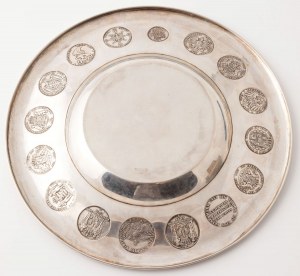 TALÍŘEK S MINCEMI, Německo, po r. 1913, stříbro, vzorek 800, hmotnost 748 g, průměr 29,5 cm.