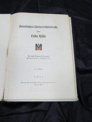 Amtliches Unterrichtsbuch über Erste Hilfe / Richard Krueger Berlin 1942