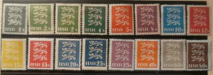 Set di francobolli con stemma dell'Estonia