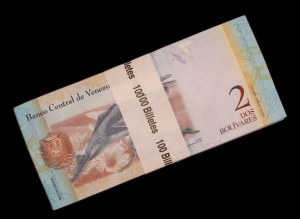 Venezuela. 2 bolívary Fuertes 2012 Balíček 100 kusov neobíhaných bankoviek
