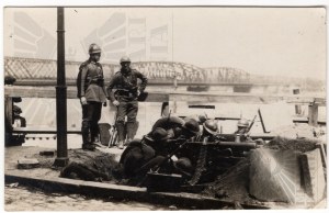 II RP - Mai-Staatsstreich - Warschau 1926 - Straßenkampfaufnahmen - Maschinengewehre gegen die Kierbedzia-Brücke
