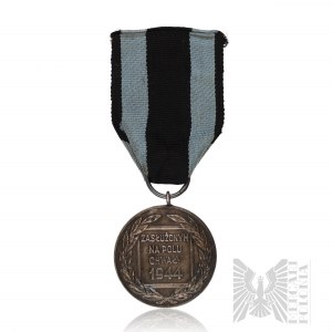 PRL - Srebrny Medal Założonym Na Polu Chwały