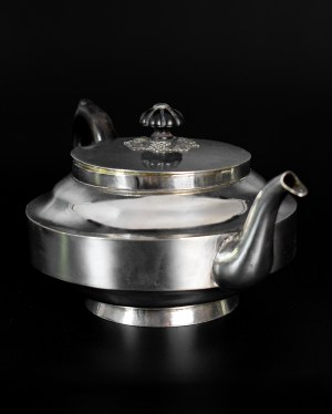 Stříbrná konvice na čaj od firmy Malcz