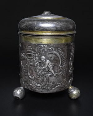 17th century silver tankard.