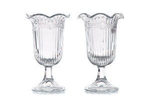 Two cups with frills 