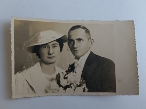 PHOTO OF LIONS, YOUNG COUPLE, PRE-WAR