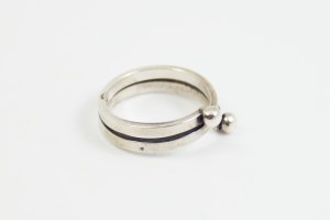 Strieborný prsteň Imago artis s korálkami, snubný prsteň