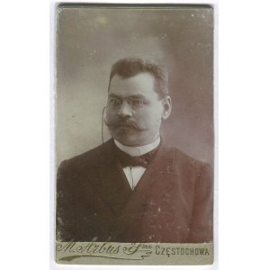 [fotografia tekturkowa] Mężczyzna. Atelier M. Arbus i Synowie Częstochowa