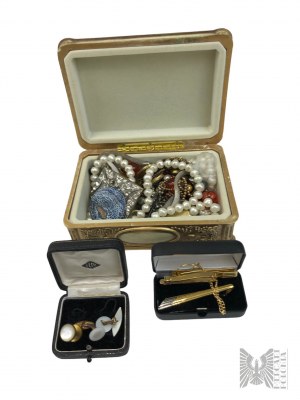 Jewelry Filled Ornamental Casket with Plant Motifs and Two Sets of Cufflinks