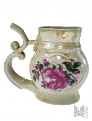 Boire de l'eau minérale en céramique avec motif floral