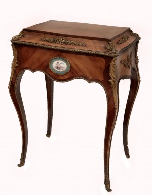 Tavolino in stile Luigi XV