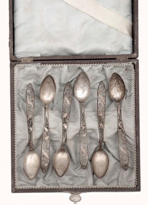 Šest empírových stříbrných lžiček s filigránovými držadly
