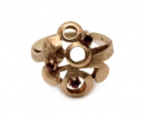 Gold ring with Czech garnets
