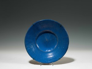 Plate with wide rim