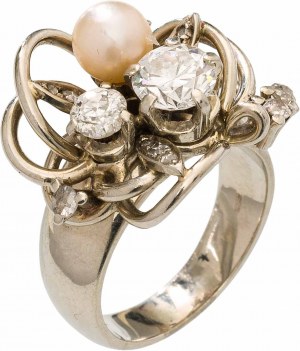 Diamond ring with pearl