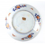 A LARGE 'IMARI' PORCELAIN DISH