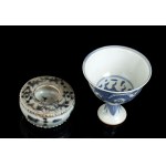 A 'BLUE AND WHITE' PORCELAIN STEM CUP AND A COMPASS HOLDER