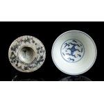 A 'BLUE AND WHITE' PORCELAIN STEM CUP AND A COMPASS HOLDER
