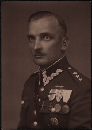 Fotografia - 3. peší pluk légie] Portrét dôstojníka v hodnosti kapitána. [Poľská armáda]