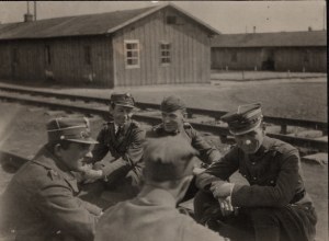 3rd Air Squadron] Airmen of the 3rd Squadron at the Lviv-Levandowka airfield. Visible among others Ludomil Rayski, Karol Friser and Wladyslaw Konopka. 1920 r
